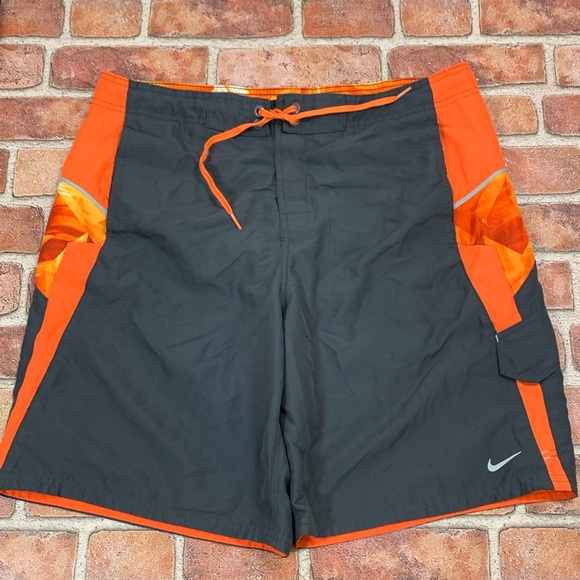 Nike men’s swim trunks. Size M - Picture 1 of 8